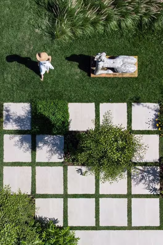 Textura, material, luz, sombra — detalhe arquitetônico